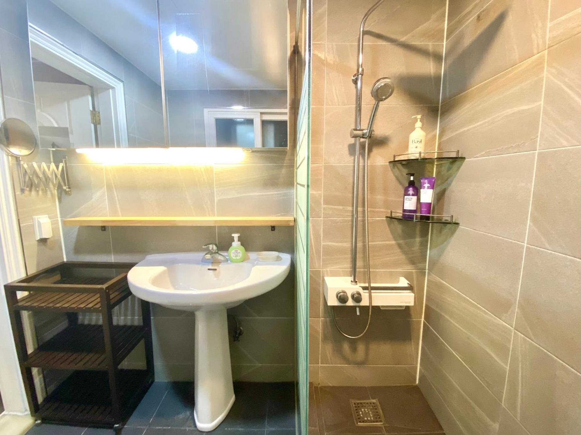 Kooljam House-center Of Seoul-itaewon-spacious-3min From The Subway Villa *